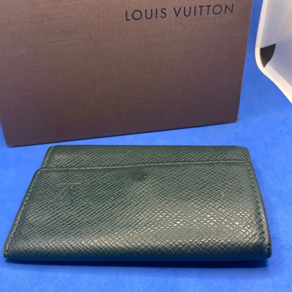 Louis Vuitton Epi leather green keychain 6 key holder with snap clo…